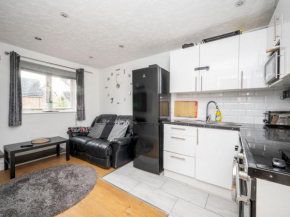 Pass the Keys Sydenham Flat with train links to Central London